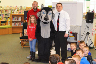 Chris Newbold, his daughter Mallory, Wolfie and Principal Doleysh